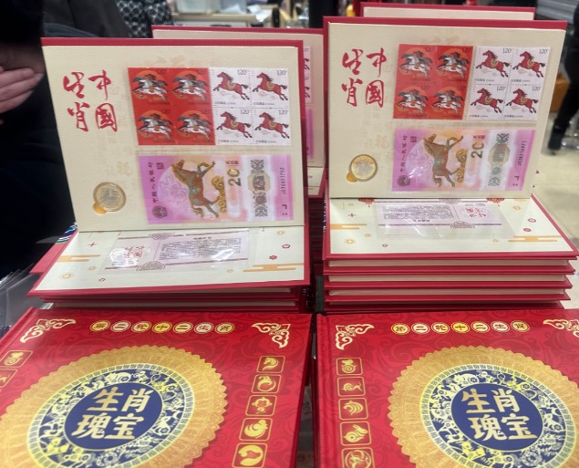 马钞“上线秒空”!二手市场溢价超80% 马钞“上线秒空”!二手市场溢价超80%