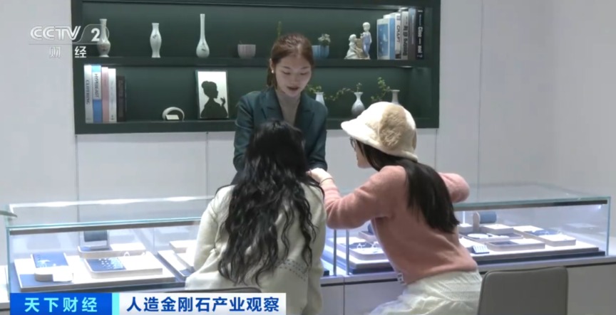 卖不动了?钻石价格大跌!十年前1.8万元买的钻戒 如今只能卖180元 卖不动了?钻石价格大跌!十年前1.8万元买的钻戒 如今只能卖180元