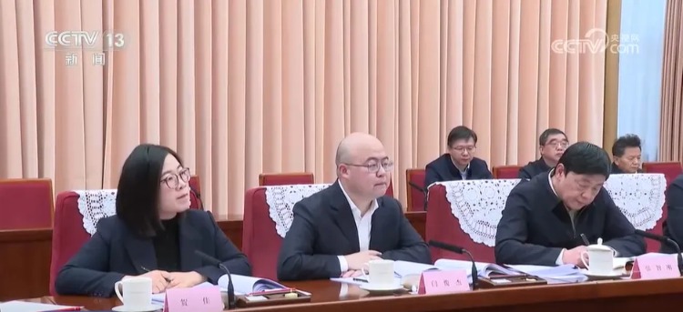 总理今年首场座谈会 这9人成为“座上宾”！继梁文锋之后 他作为AI大模型企业代表参会