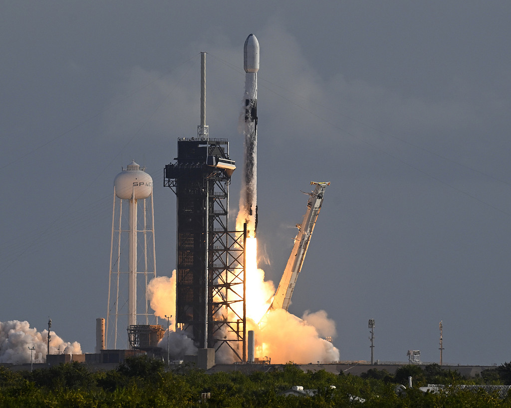 “星链”成地缘冲突工具 订阅规模4年半激增114倍！起底马斯克SpaceX“吸金”逻辑